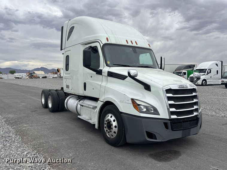 image for item YA2606 2019 Freightliner Cascadia semi truck