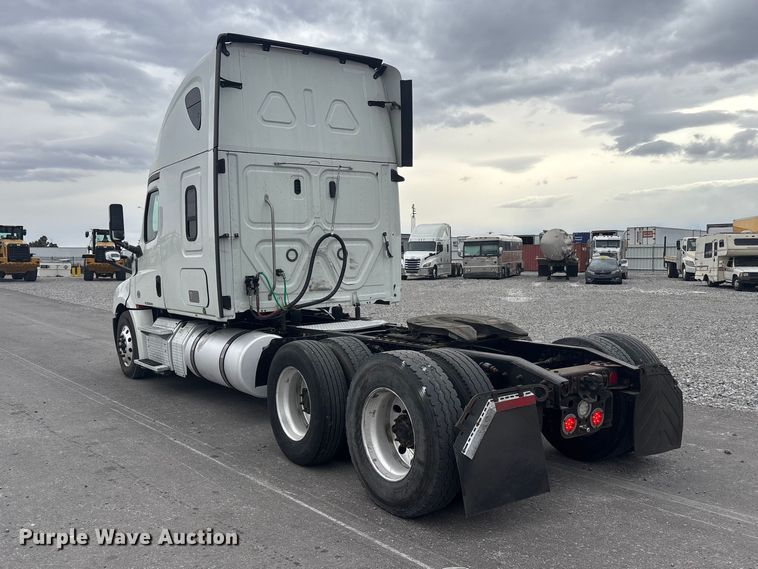 image for item YA2606 2019 Freightliner Cascadia semi truck