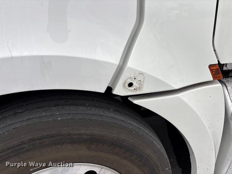 image for item YA2606 2019 Freightliner Cascadia semi truck