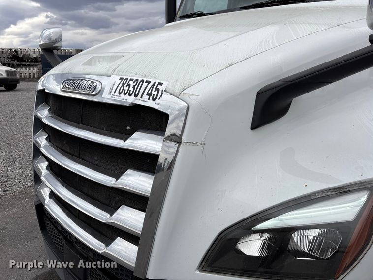 image for item YA2606 2019 Freightliner Cascadia semi truck