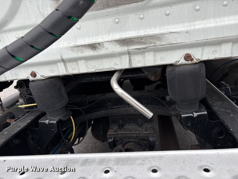 image for item YA2606 2019 Freightliner Cascadia semi truck