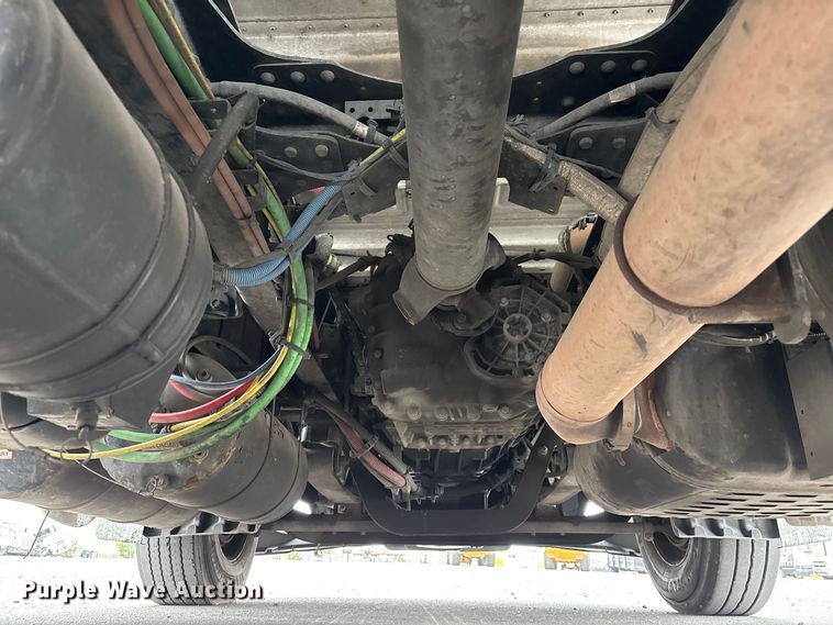 image for item YA2606 2019 Freightliner Cascadia semi truck