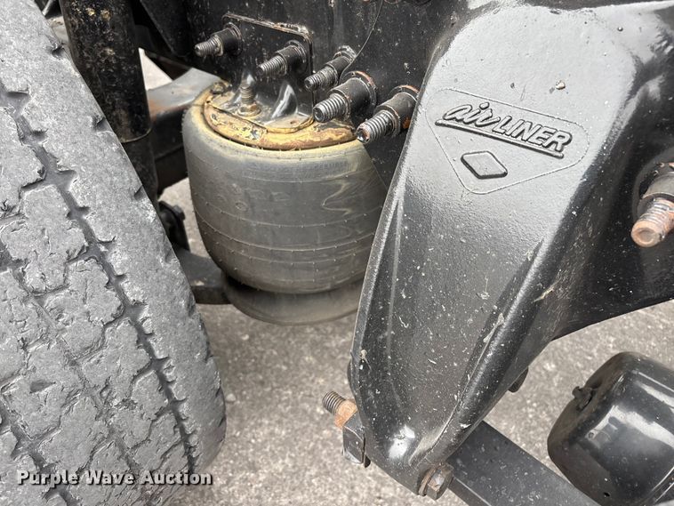 image for item YA2606 2019 Freightliner Cascadia semi truck