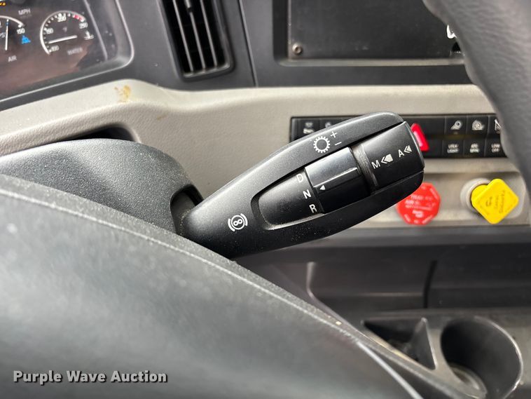 image for item YA2606 2019 Freightliner Cascadia semi truck