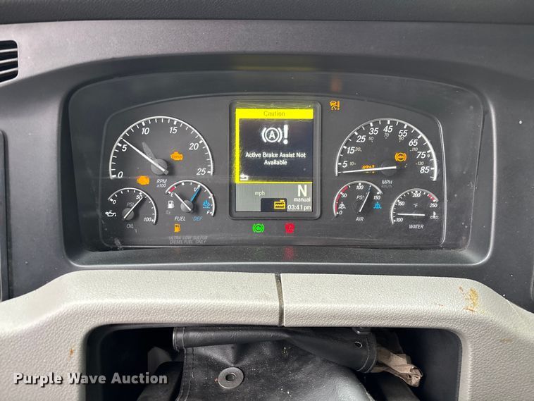 image for item YA2606 2019 Freightliner Cascadia semi truck