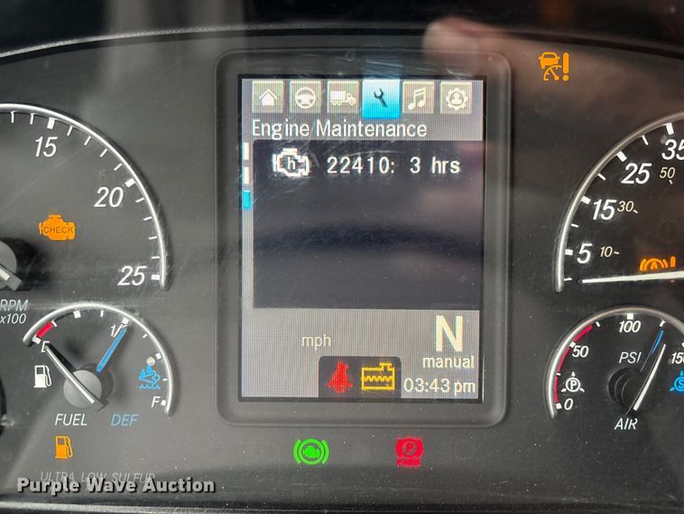 image for item YA2606 2019 Freightliner Cascadia semi truck