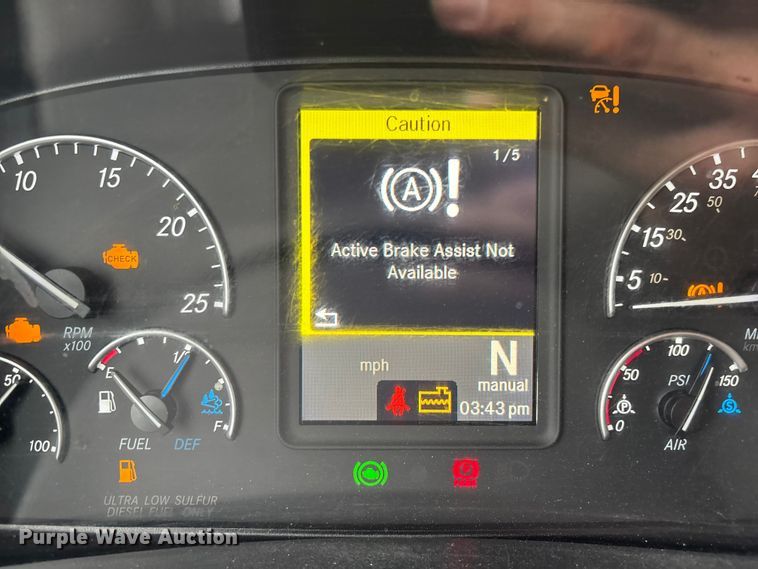 image for item YA2606 2019 Freightliner Cascadia semi truck