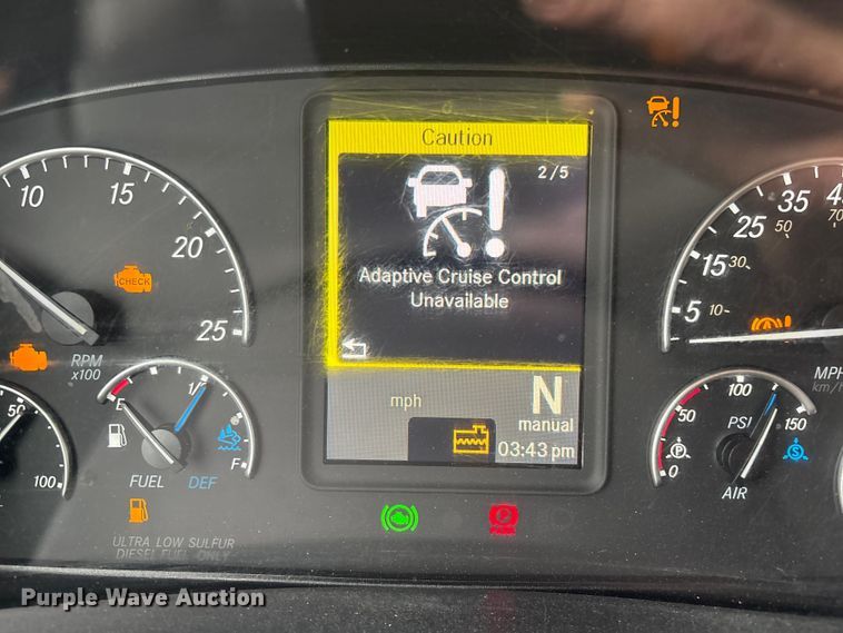 image for item YA2606 2019 Freightliner Cascadia semi truck