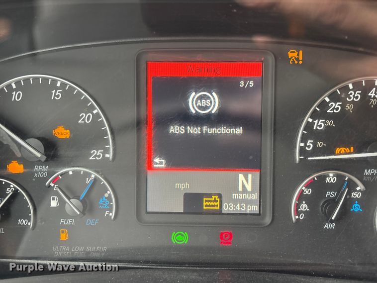 image for item YA2606 2019 Freightliner Cascadia semi truck