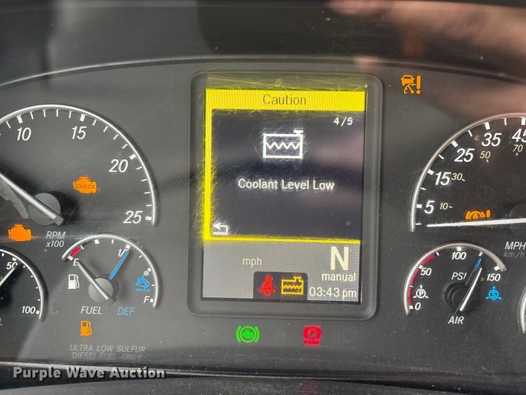 image for item YA2606 2019 Freightliner Cascadia semi truck