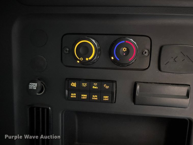 image for item YA2606 2019 Freightliner Cascadia semi truck