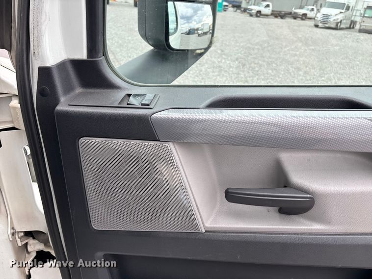 image for item YA2606 2019 Freightliner Cascadia semi truck