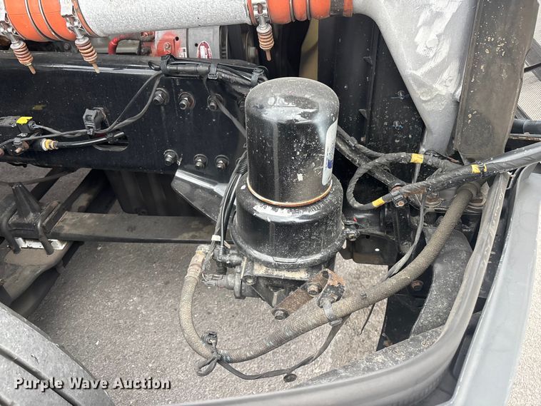 image for item YA2606 2019 Freightliner Cascadia semi truck