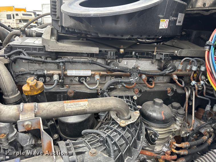 image for item YA2606 2019 Freightliner Cascadia semi truck