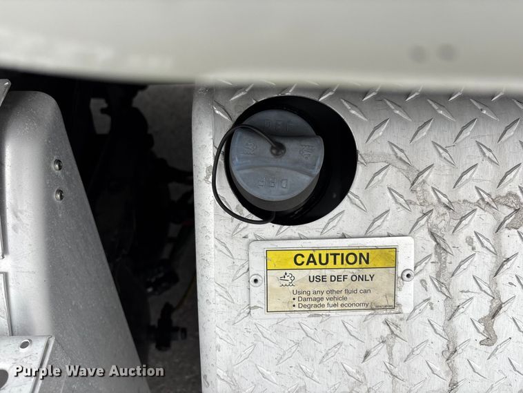 image for item YA2606 2019 Freightliner Cascadia semi truck