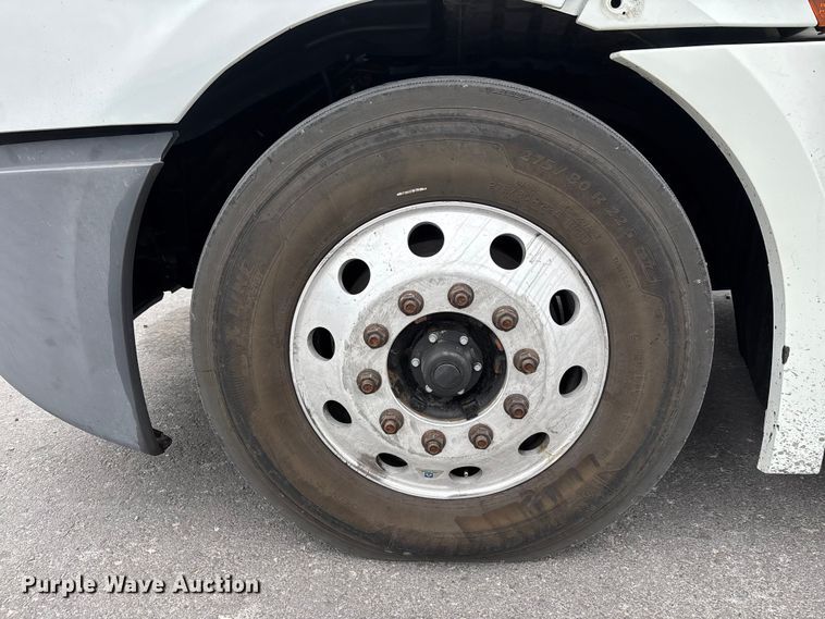 image for item YA2606 2019 Freightliner Cascadia semi truck