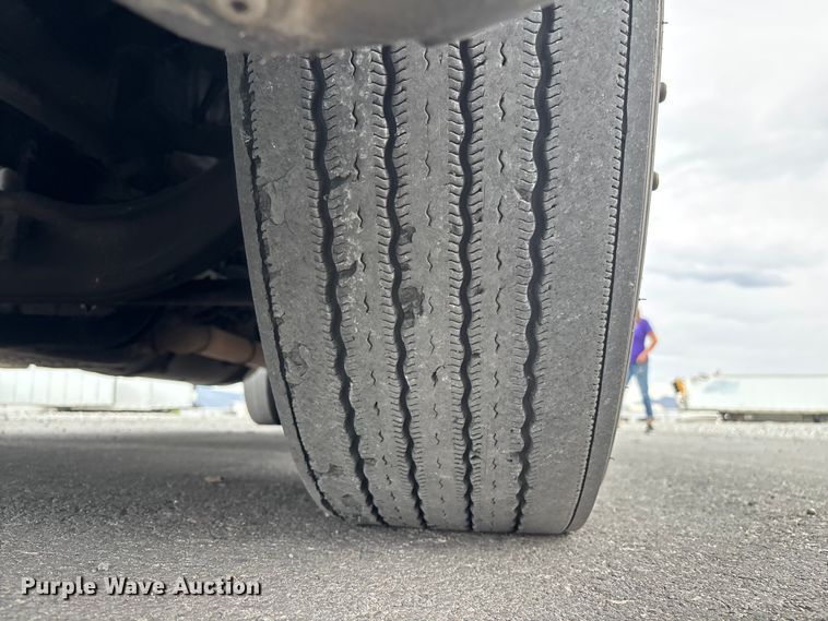 image for item YA2606 2019 Freightliner Cascadia semi truck