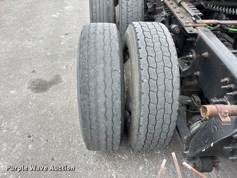 image for item YA2606 2019 Freightliner Cascadia semi truck