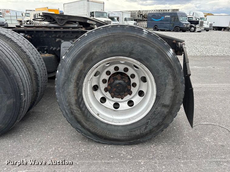 image for item YA2606 2019 Freightliner Cascadia semi truck