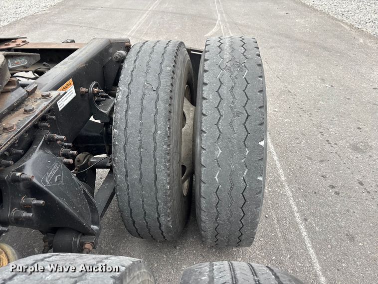 image for item YA2606 2019 Freightliner Cascadia semi truck