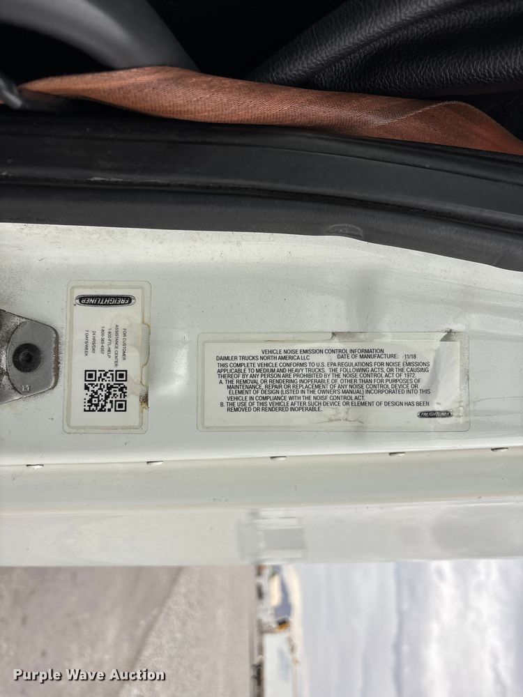 image for item YA2606 2019 Freightliner Cascadia semi truck