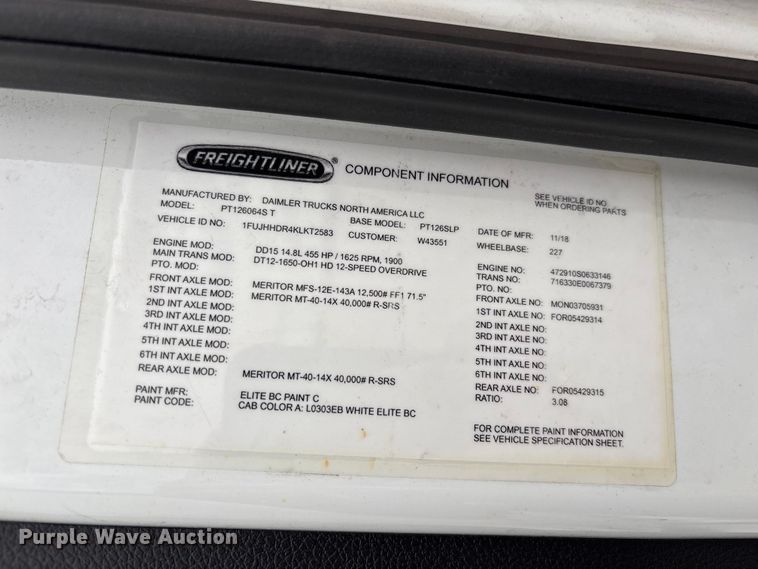 image for item YA2606 2019 Freightliner Cascadia semi truck