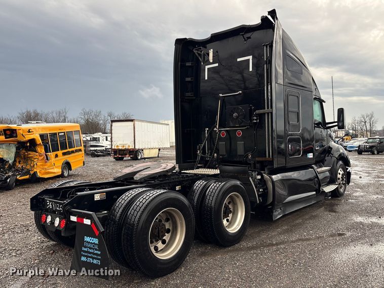 image for item YA2727 2020 Kenworth T680 semi truck