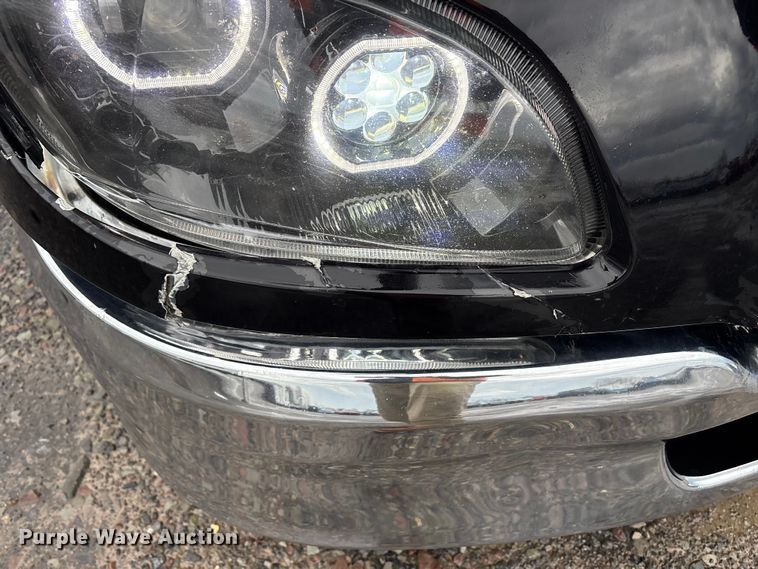 image for item YA2727 2020 Kenworth T680 semi truck