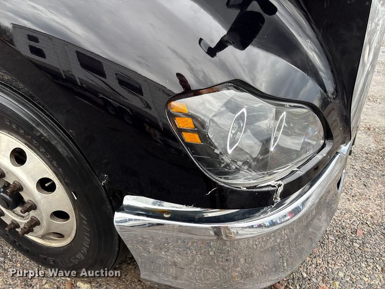 image for item YA2727 2020 Kenworth T680 semi truck