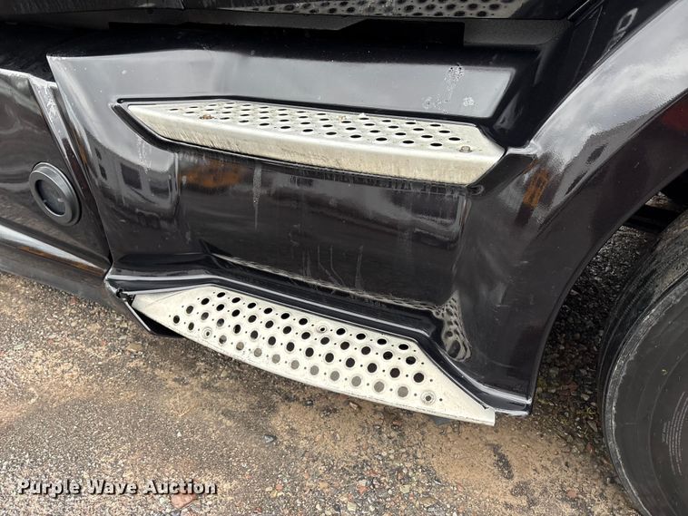 image for item YA2727 2020 Kenworth T680 semi truck