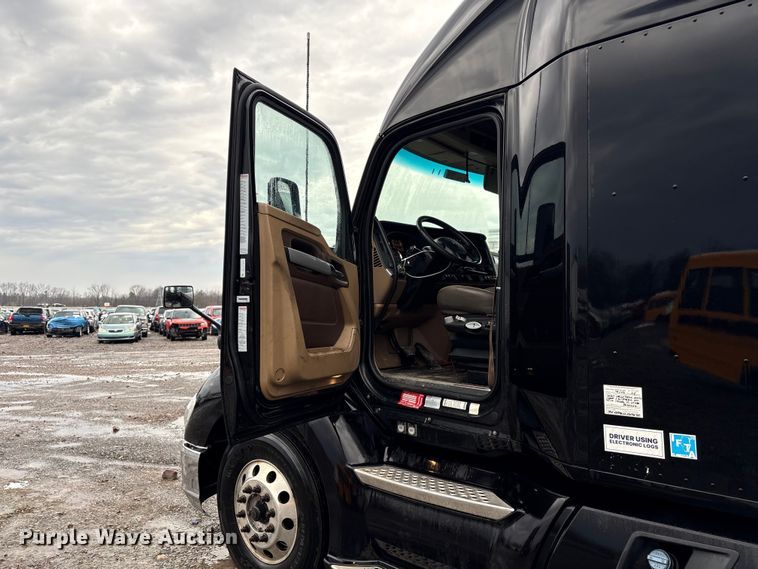 image for item YA2727 2020 Kenworth T680 semi truck