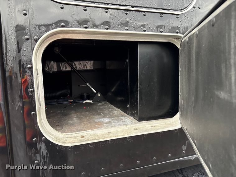 image for item YA2727 2020 Kenworth T680 semi truck