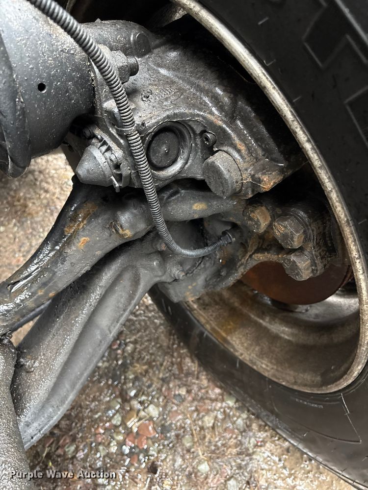 image for item YA2727 2020 Kenworth T680 semi truck