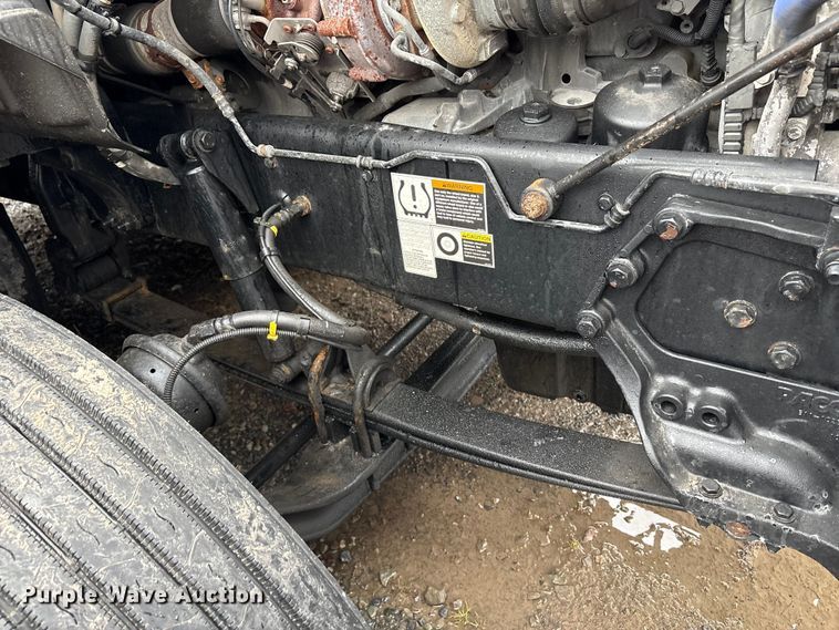 image for item YA2727 2020 Kenworth T680 semi truck