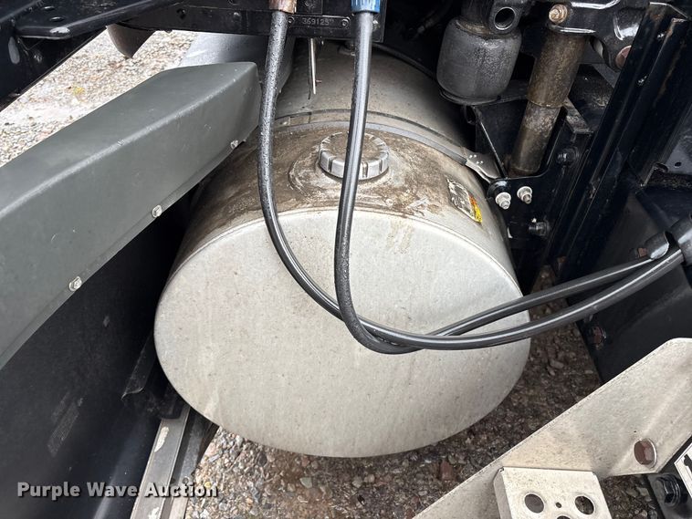 image for item YA2727 2020 Kenworth T680 semi truck