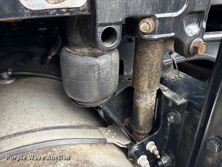 image for item YA2727 2020 Kenworth T680 semi truck