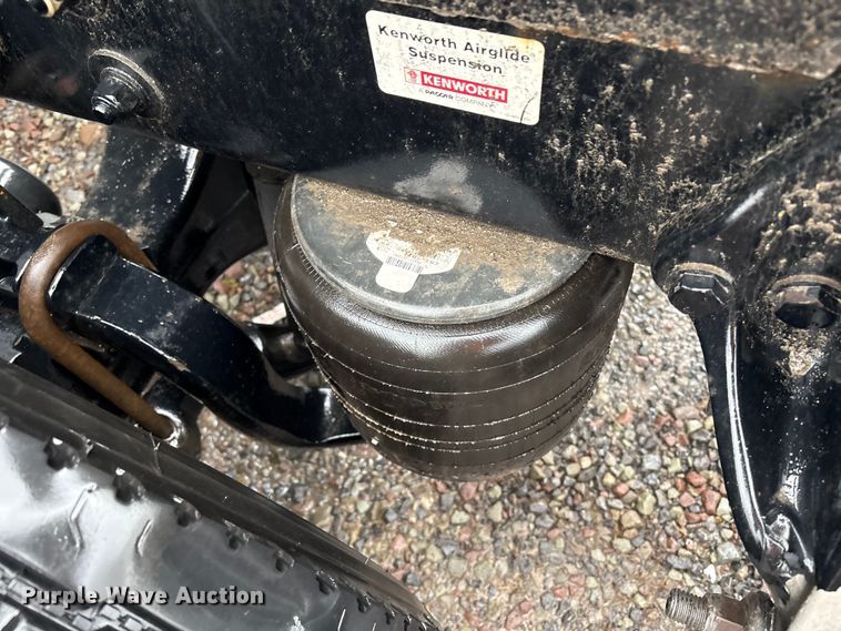 image for item YA2727 2020 Kenworth T680 semi truck