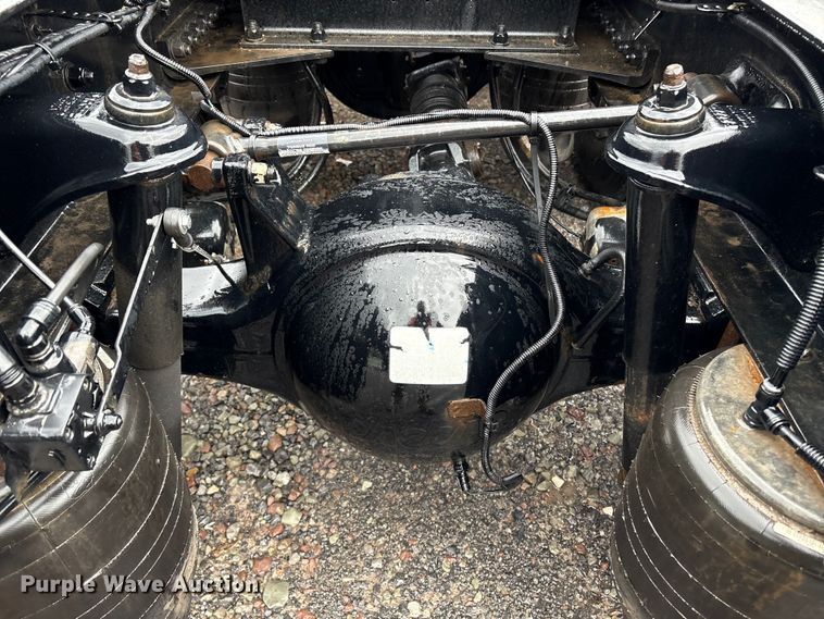 image for item YA2727 2020 Kenworth T680 semi truck