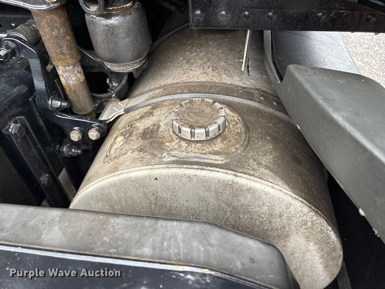 image for item YA2727 2020 Kenworth T680 semi truck