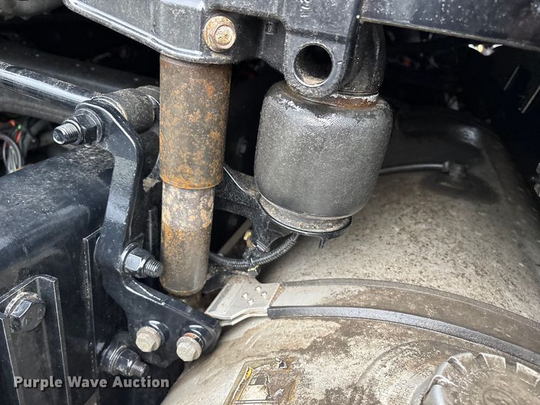 image for item YA2727 2020 Kenworth T680 semi truck