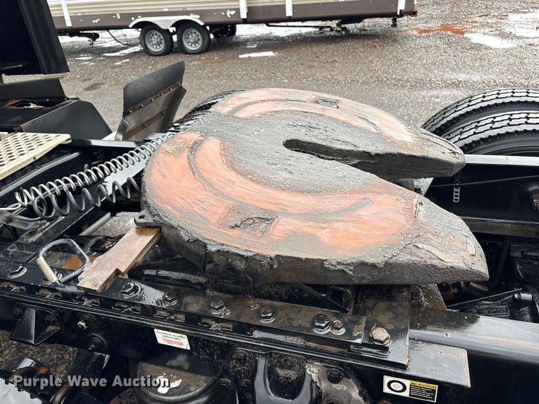 image for item YA2727 2020 Kenworth T680 semi truck