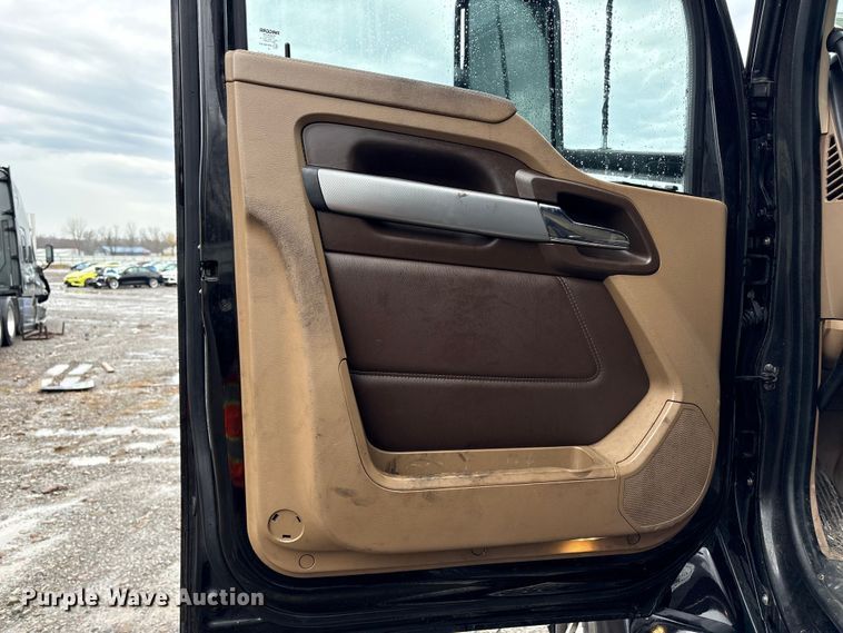 image for item YA2727 2020 Kenworth T680 semi truck