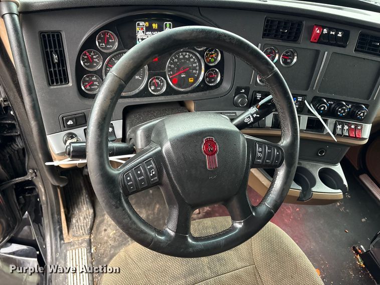 image for item YA2727 2020 Kenworth T680 semi truck