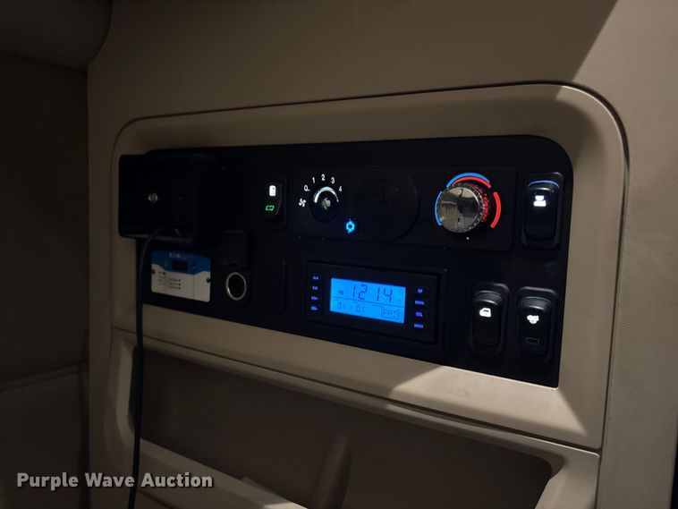 image for item YA2727 2020 Kenworth T680 semi truck