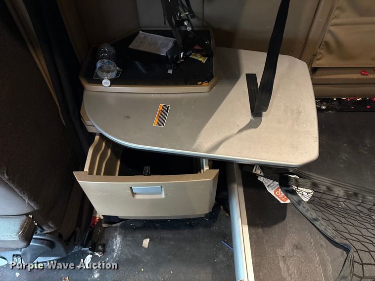 image for item YA2727 2020 Kenworth T680 semi truck