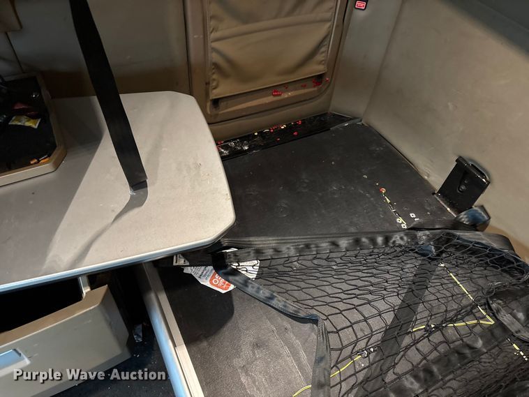 image for item YA2727 2020 Kenworth T680 semi truck