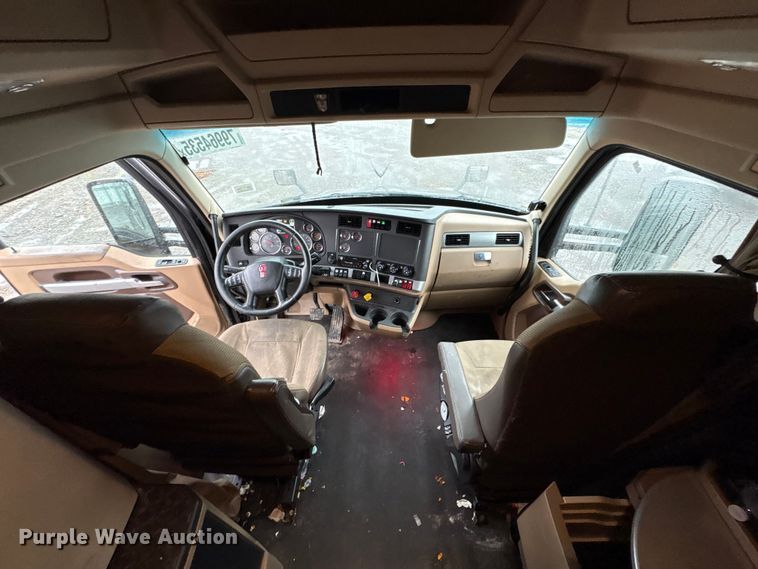 image for item YA2727 2020 Kenworth T680 semi truck