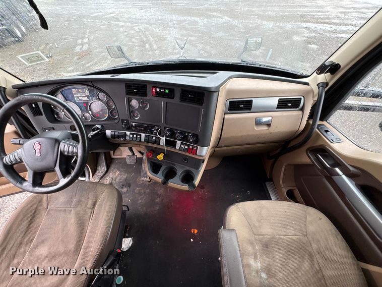 image for item YA2727 2020 Kenworth T680 semi truck