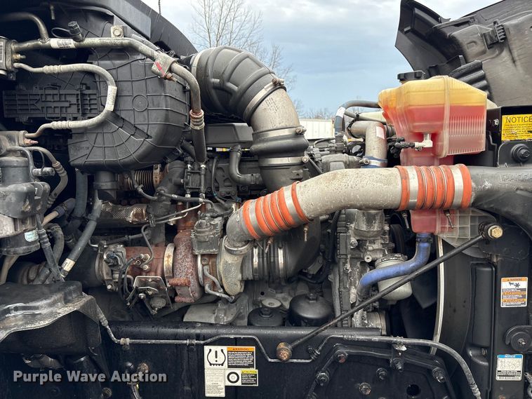 image for item YA2727 2020 Kenworth T680 semi truck