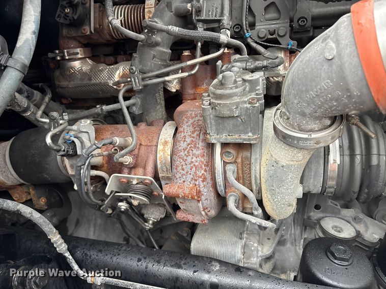 image for item YA2727 2020 Kenworth T680 semi truck